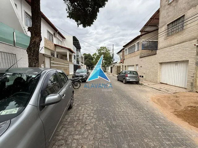 Casa com 300m² 3 quartos e 2 banheiros, à venda, no bairro Grã-Duquesa em Governador Valadares