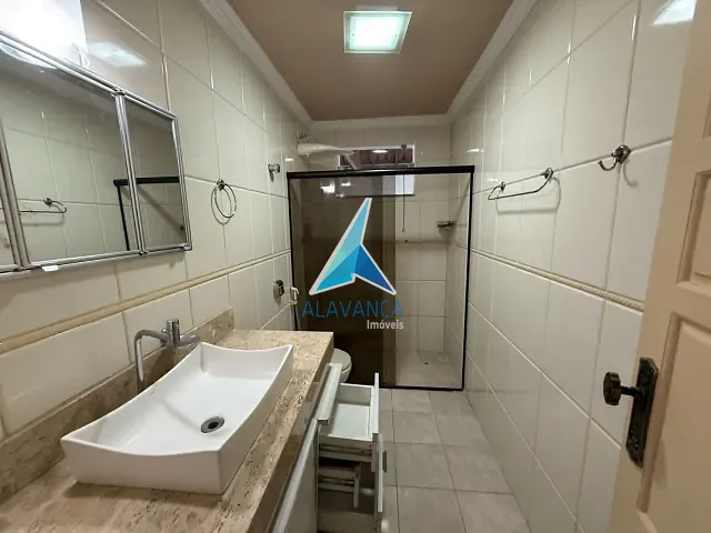 Casa com 300m² 3 quartos e 2 banheiros, à venda, no bairro Grã-Duquesa em Governador Valadares
