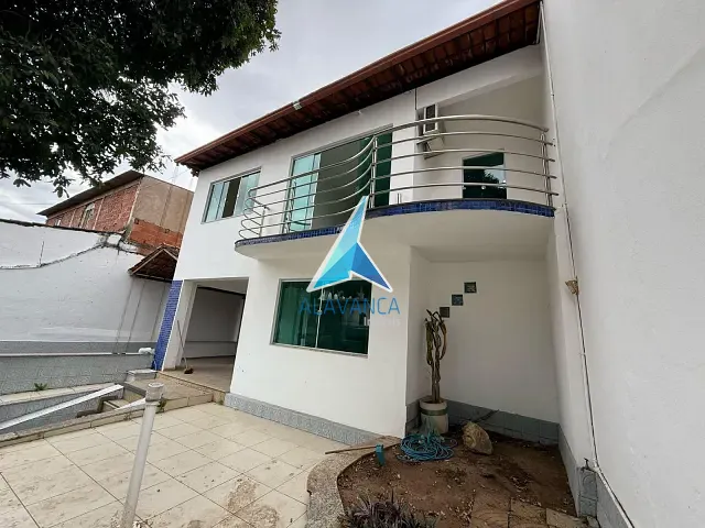 Casa com 300m² 3 quartos e 2 banheiros, à venda, no bairro Grã-Duquesa em Governador Valadares