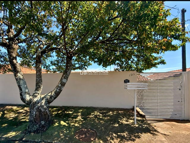 Casa com 227m² 3 quartos e 1 banheiro, à venda, no bairro Jardim Santiago em Apucarana