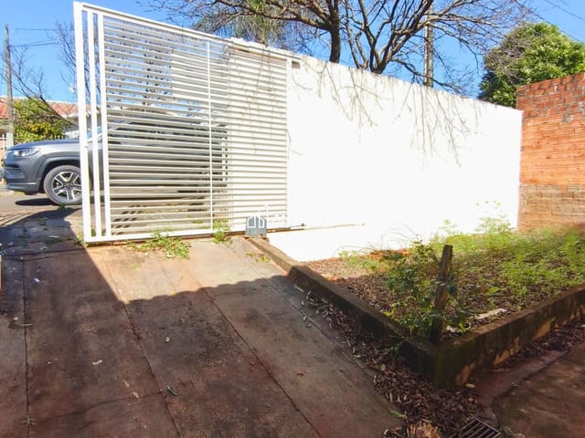 Casa com 227m² 3 quartos e 1 banheiro, à venda, no bairro Jardim Santiago em Apucarana