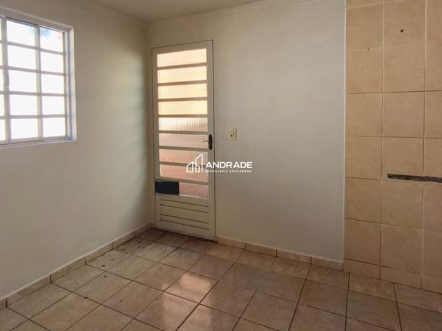 Casa com 227m² 3 quartos e 1 banheiro, à venda, no bairro Jardim Santiago em Apucarana