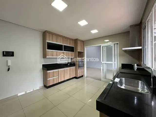 Casa com 320m² 3 quartos e 3 banheiros, à venda, no bairro Santa Cruz em Americana