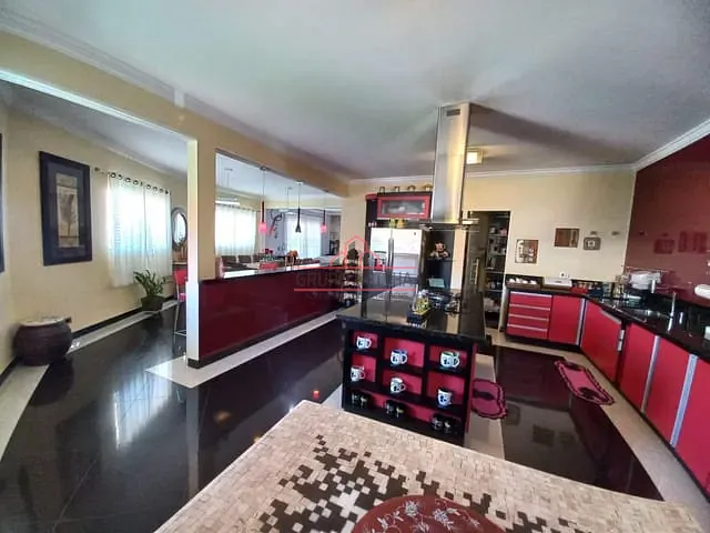 Casa com 400m², à venda, no bairro Parque dos Camargos em Barueri