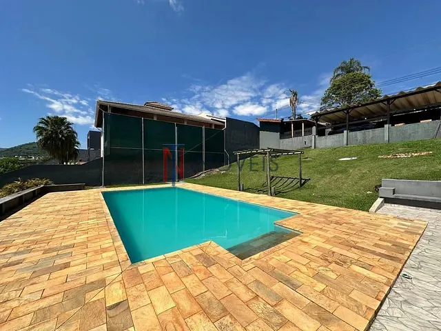 Casa com 1320m² 3 quartos e 3 banheiros, à venda, no bairro Jardim Paulista em Atibaia