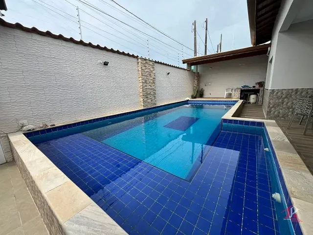 Casa 4 quartos e 3 banheiros, à venda, no bairro Jamaica (Praia) em Itanhaém