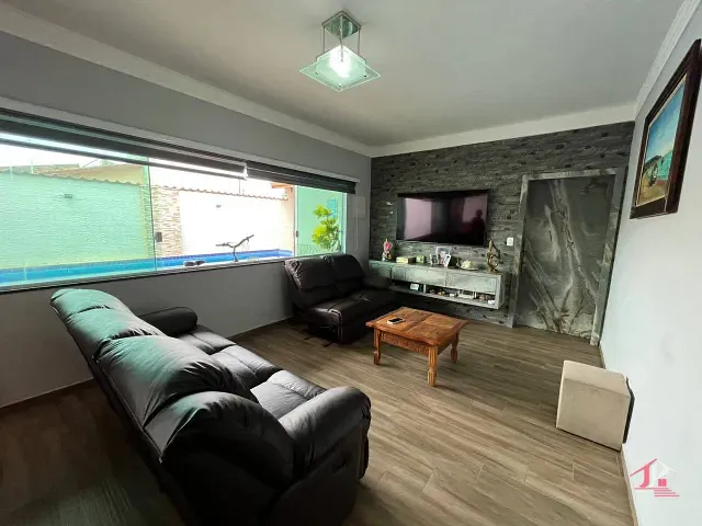 Casa 4 quartos e 3 banheiros, à venda, no bairro Jamaica (Praia) em Itanhaém
