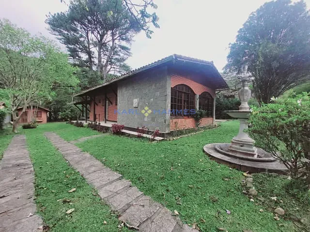 Casa 3 quartos e 3 banheiros, à venda, no bairro Fazenda Inglesa em Petrópolis