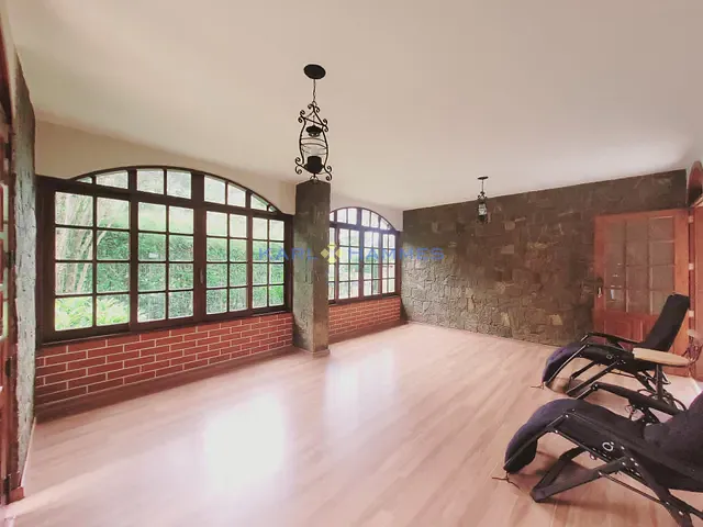 Casa 3 quartos e 3 banheiros, à venda, no bairro Fazenda Inglesa em Petrópolis