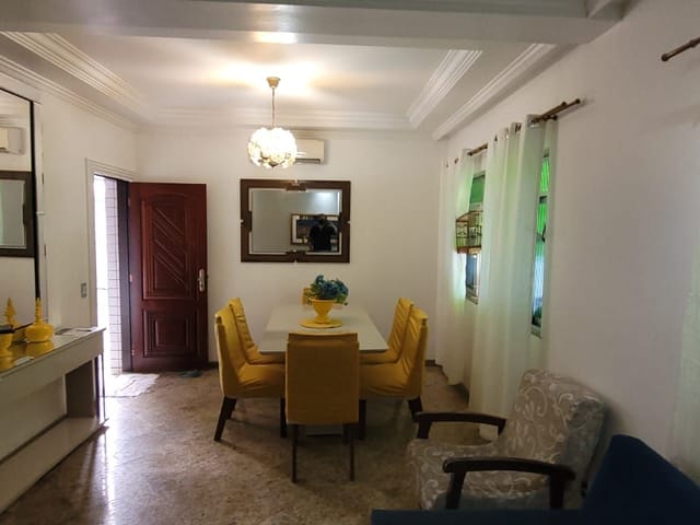 Casa com 500m² 4 quartos e 4 banheiros, à venda, no bairro Vila Valqueire em Rio de Janeiro