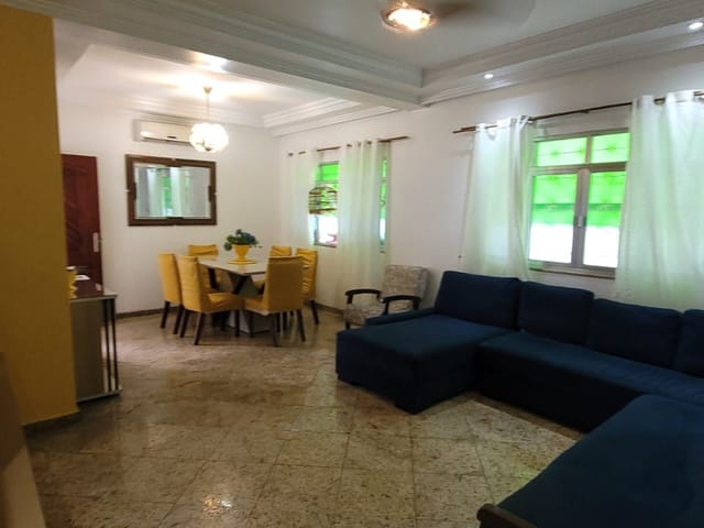 Casa com 500m² 4 quartos e 4 banheiros, à venda, no bairro Vila Valqueire em Rio de Janeiro