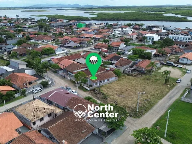 Casa com 215m² 5 quartos e 2 banheiros, à venda, no bairro Costeira em Balneário Barra do Sul