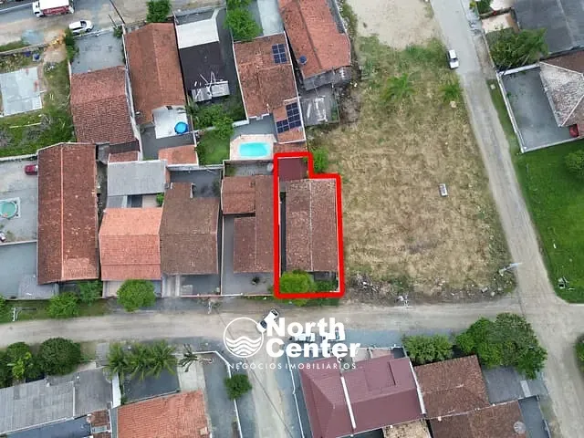 Casa com 215m² 5 quartos e 2 banheiros, à venda, no bairro Costeira em Balneário Barra do Sul