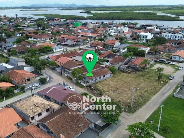 Casa com 215m² 5 quartos e 2 banheiros, à venda, no bairro Costeira em Balneário Barra do Sul