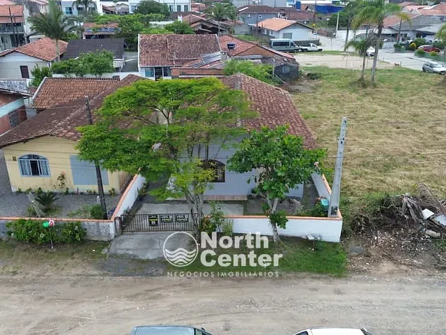Casa com 215m² 5 quartos e 2 banheiros, à venda, no bairro Costeira em Balneário Barra do Sul