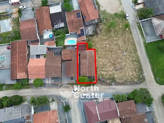 Casa com 215m² 5 quartos e 2 banheiros, à venda, no bairro Costeira em Balneário Barra do Sul