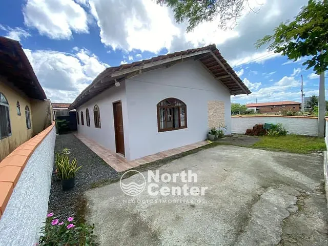 Casa com 215m² 5 quartos e 2 banheiros, à venda, no bairro Costeira em Balneário Barra do Sul