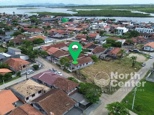 Casa com 215m² 5 quartos e 2 banheiros, à venda, no bairro Costeira em Balneário Barra do Sul