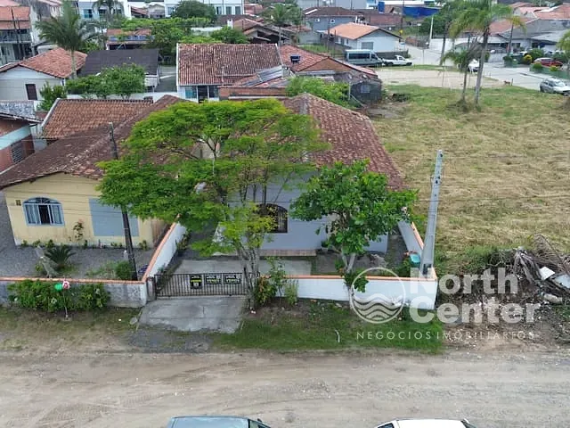 Casa com 215m² 5 quartos e 2 banheiros, à venda, no bairro Costeira em Balneário Barra do Sul