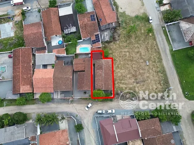 Casa com 215m² 5 quartos e 2 banheiros, à venda, no bairro Costeira em Balneário Barra do Sul