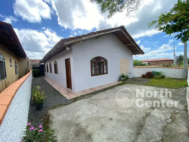 Casa com 215m² 5 quartos e 2 banheiros, à venda, no bairro Costeira em Balneário Barra do Sul