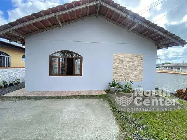 Casa com 215m² 5 quartos e 2 banheiros, à venda, no bairro Costeira em Balneário Barra do Sul
