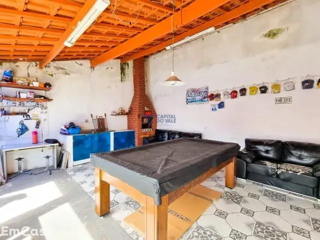 Casa com 235m² 3 quartos e 2 banheiros, à venda, no bairro Parque Industrial em São José dos Campos