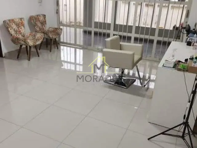 Casa com 404m² 3 quartos e 1 banheiro, à venda, no bairro Centro em Guaxupé