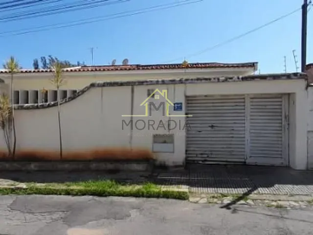 Casa com 404m² 3 quartos e 1 banheiro, à venda, no bairro Centro em Guaxupé