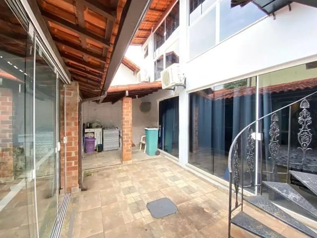 Casa 5 quartos e 4 banheiros, à venda, no bairro Garatucaia em Angra dos Reis
