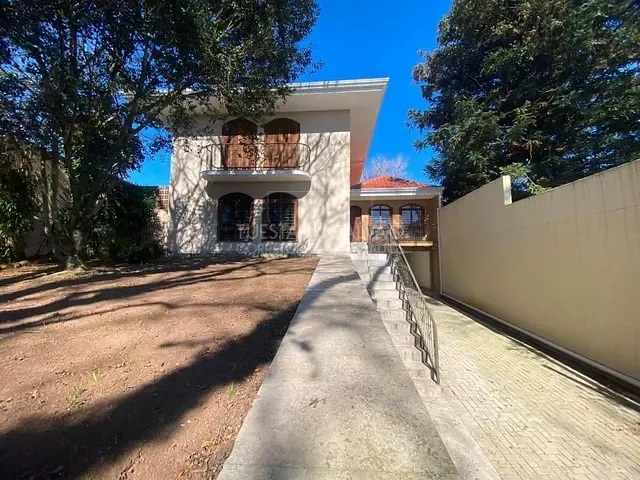 Casa com 306m² 4 quartos e 3 banheiros, para alugar, no bairro Guabirotuba em Curitiba