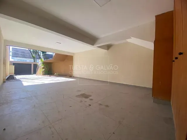 Casa com 306m² 4 quartos e 3 banheiros, para alugar, no bairro Guabirotuba em Curitiba