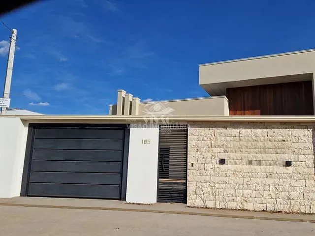 Casa com 379m² 3 quartos e 1 banheiro, à venda, no bairro Jardim Curitiba em Sinop