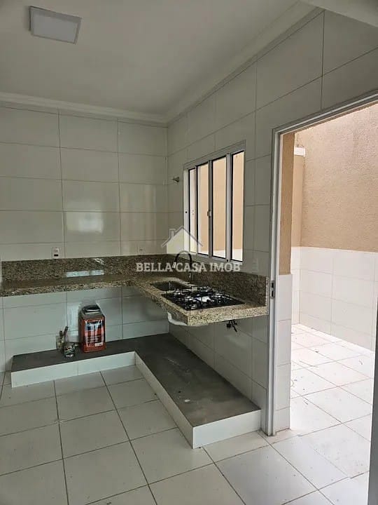 Casa à venda com 2 quartos, 70m² - Foto 3