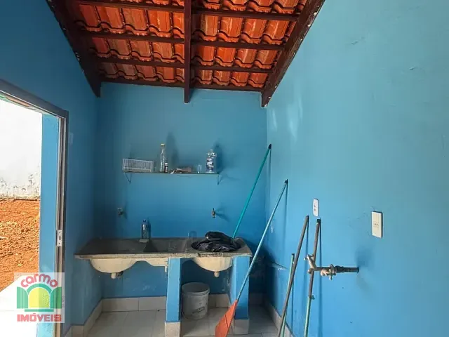 Casa 4 quartos e 2 banheiros, à venda, no bairro São Carlos em Anápolis