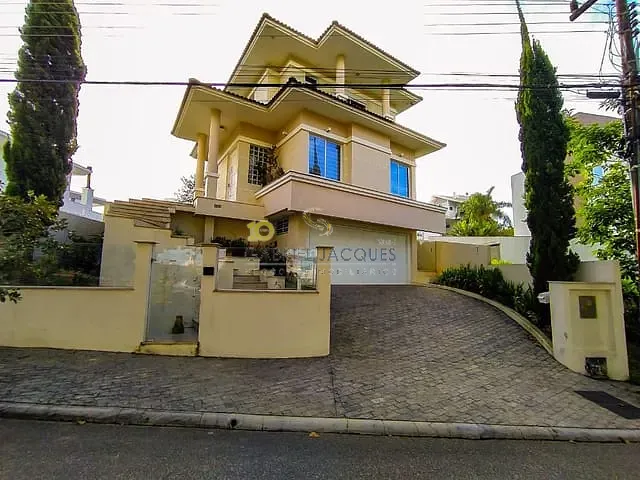 Casa com 363m² 3 quartos e 4 banheiros, à venda, no bairro Pedra Branca em Palhoça