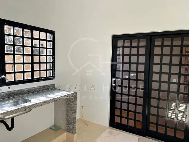 Casa com 216m² 4 quartos e 3 banheiros, à venda, no bairro Vila Tibério em Ribeirão Preto