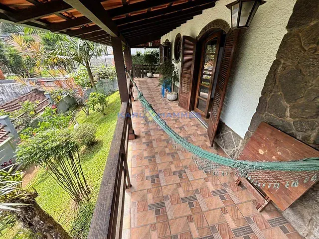 Casa 2 quartos e 1 banheiro, à venda, no bairro Mosela em Petrópolis