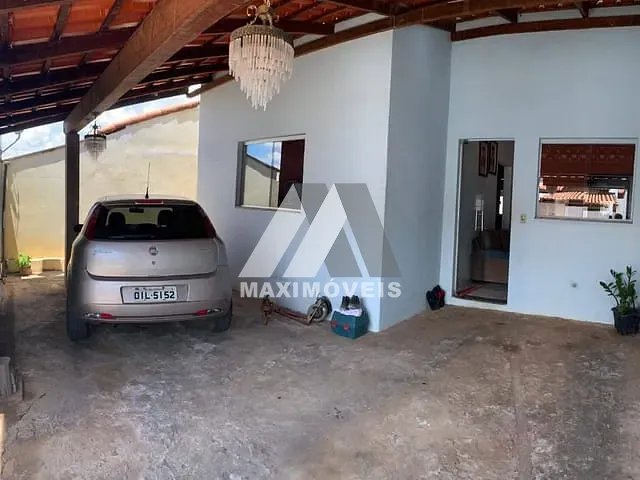 Casa com 180m² 3 quartos e 2 banheiros, à venda, no bairro Novo São Vicente em Bom Despacho
