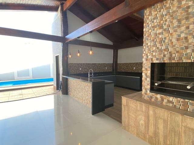 Casa com 303m² 3 quartos e 1 banheiro, à venda, no bairro Jardim Itália II em Sinop