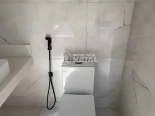 Casa com 252m² 3 quartos e 4 banheiros, para alugar, no bairro Conjunto Habitacional Alexandre Urbanas em Londrina