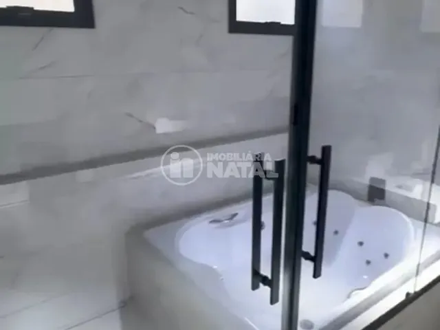 Casa com 252m² 3 quartos e 4 banheiros, para alugar, no bairro Conjunto Habitacional Alexandre Urbanas em Londrina