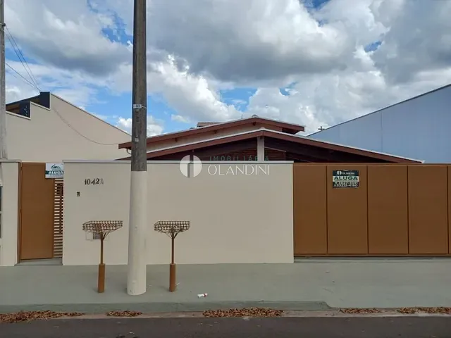 Casa com 300m² 2 quartos e 2 banheiros, para alugar, no bairro Jardim Resek em Artur Nogueira