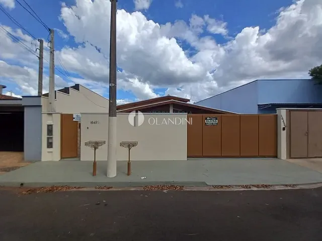 Casa com 300m² 2 quartos e 2 banheiros, para alugar, no bairro Jardim Resek em Artur Nogueira