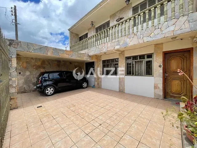 Casa 4 quartos e 3 banheiros, à venda, no bairro Jardim das Américas em Curitiba