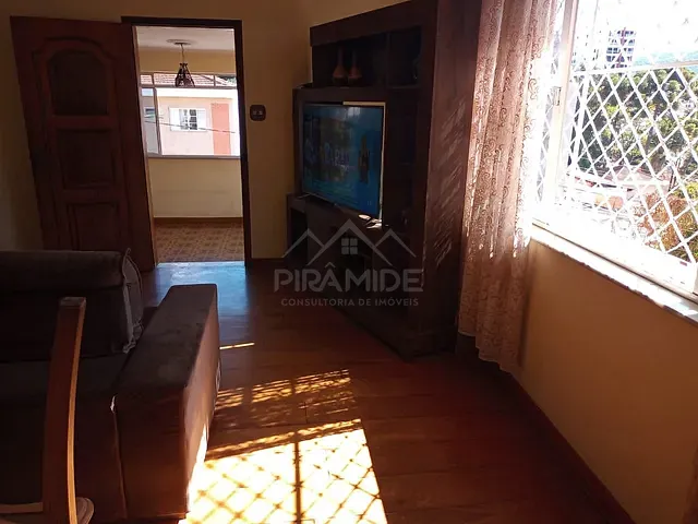 Casa com 406m² 3 quartos e 2 banheiros, à venda, no bairro Centro em Poços de Caldas