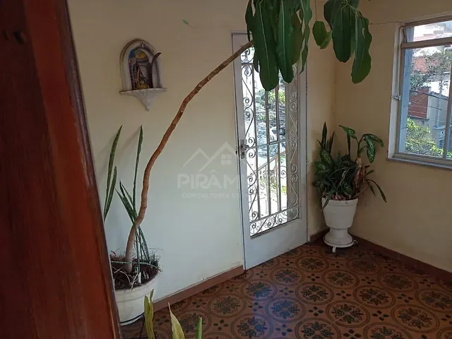 Casa com 406m² 3 quartos e 2 banheiros, à venda, no bairro Centro em Poços de Caldas