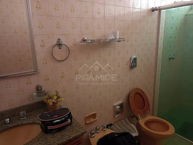 Casa com 406m² 3 quartos e 2 banheiros, à venda, no bairro Centro em Poços de Caldas