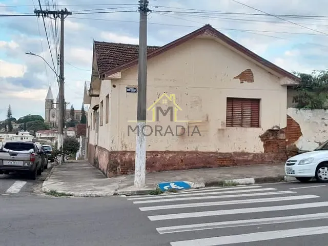 Casa com 136m² 2 quartos e 1 banheiro, à venda, no bairro Angola em Guaxupé