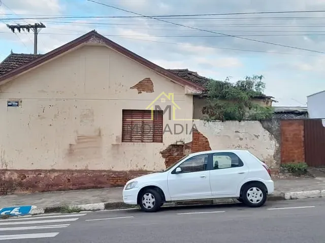Casa com 136m² 2 quartos e 1 banheiro, à venda, no bairro Angola em Guaxupé